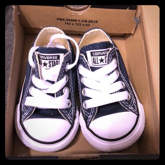 kids converse shoes size 2